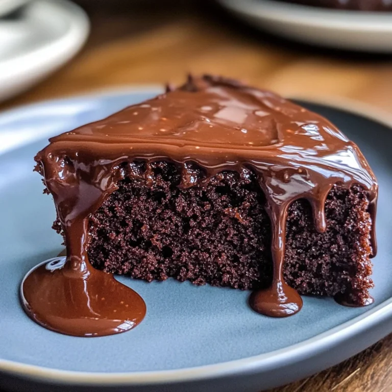 Saftiger Schokokuchen mit geschmolzener Schokolade