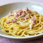 Spaghetti Carbonara mit Sahne (einfaches und schnelles Pasta Rezept)