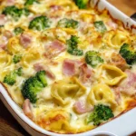 Tortellini Auflauf mit Käse-Sahne-Soße, Schinken & Brokkoli